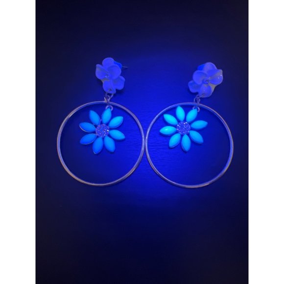 VTG Flower Earrings - Picture 3 of 5